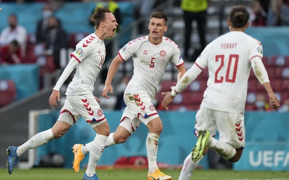 丹麦羽毛球队血洗英格兰羽毛球队，辛杜三分雨点燃全场