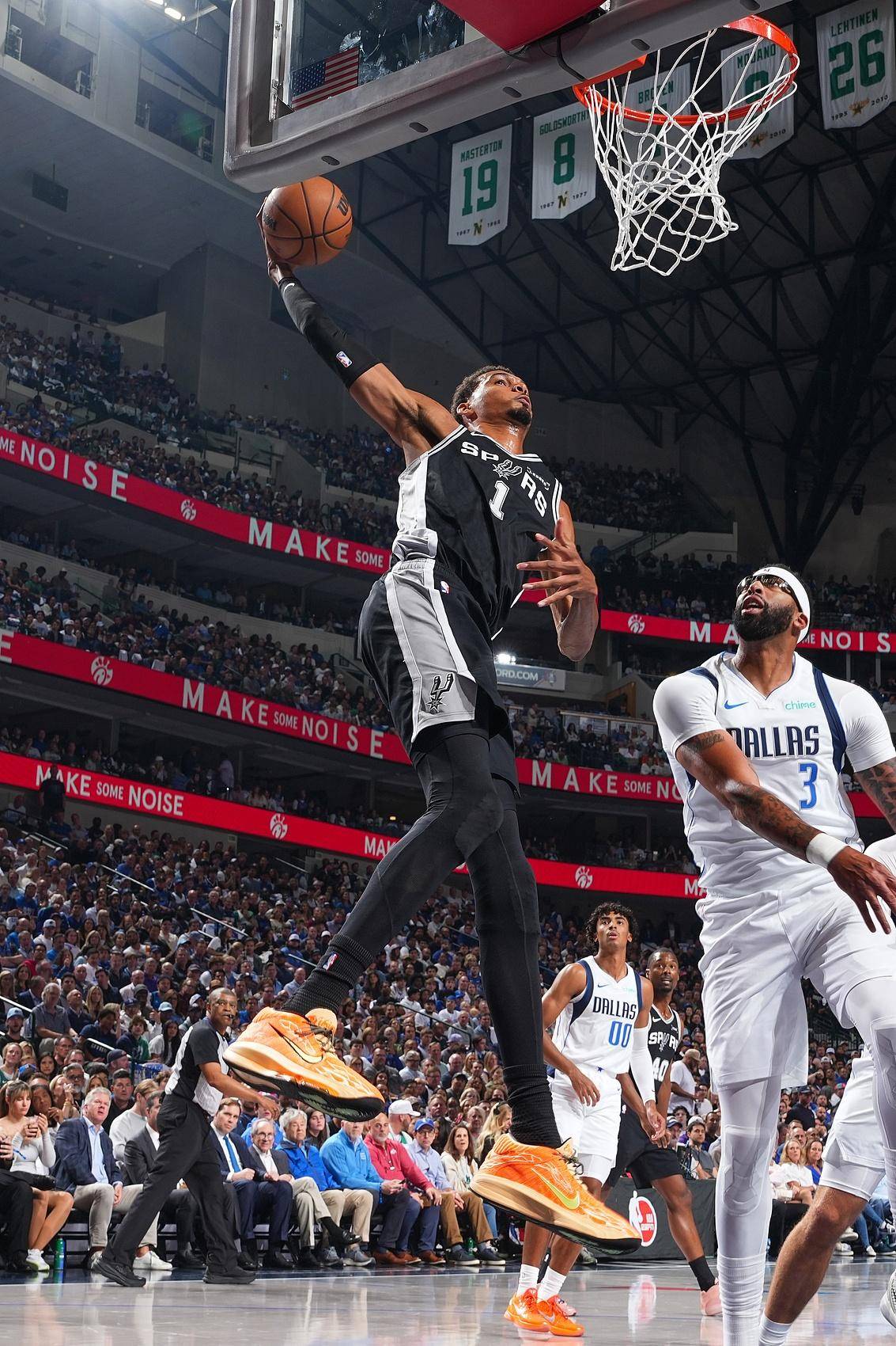 雄鹿轻取快船,乔治高光表现 雄鹿轻取快船,乔治高光表现