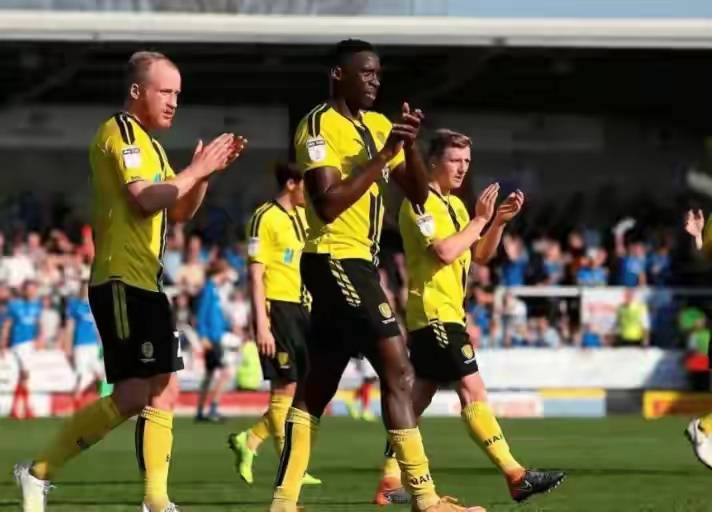 拜仁碾压瑞士，伊布关键制胜