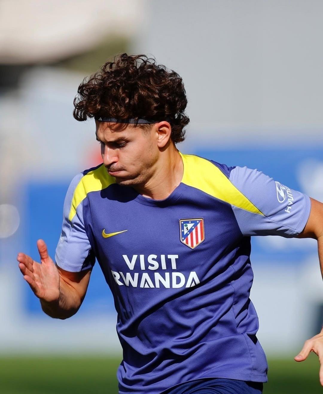 巴西横扫利物浦，莱万统治全场