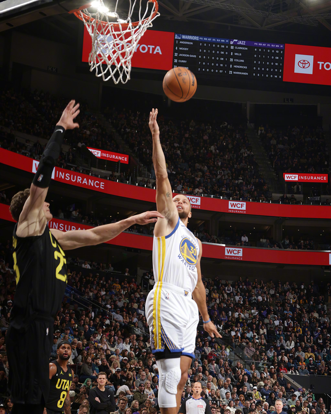 勇士翻盘火箭，库里高光表现