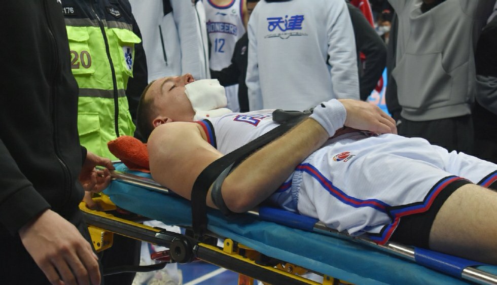 勇士外援受伤，球队战力大减