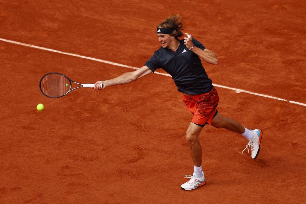 法网鏖战年终总决赛，兹维列夫带队取胜