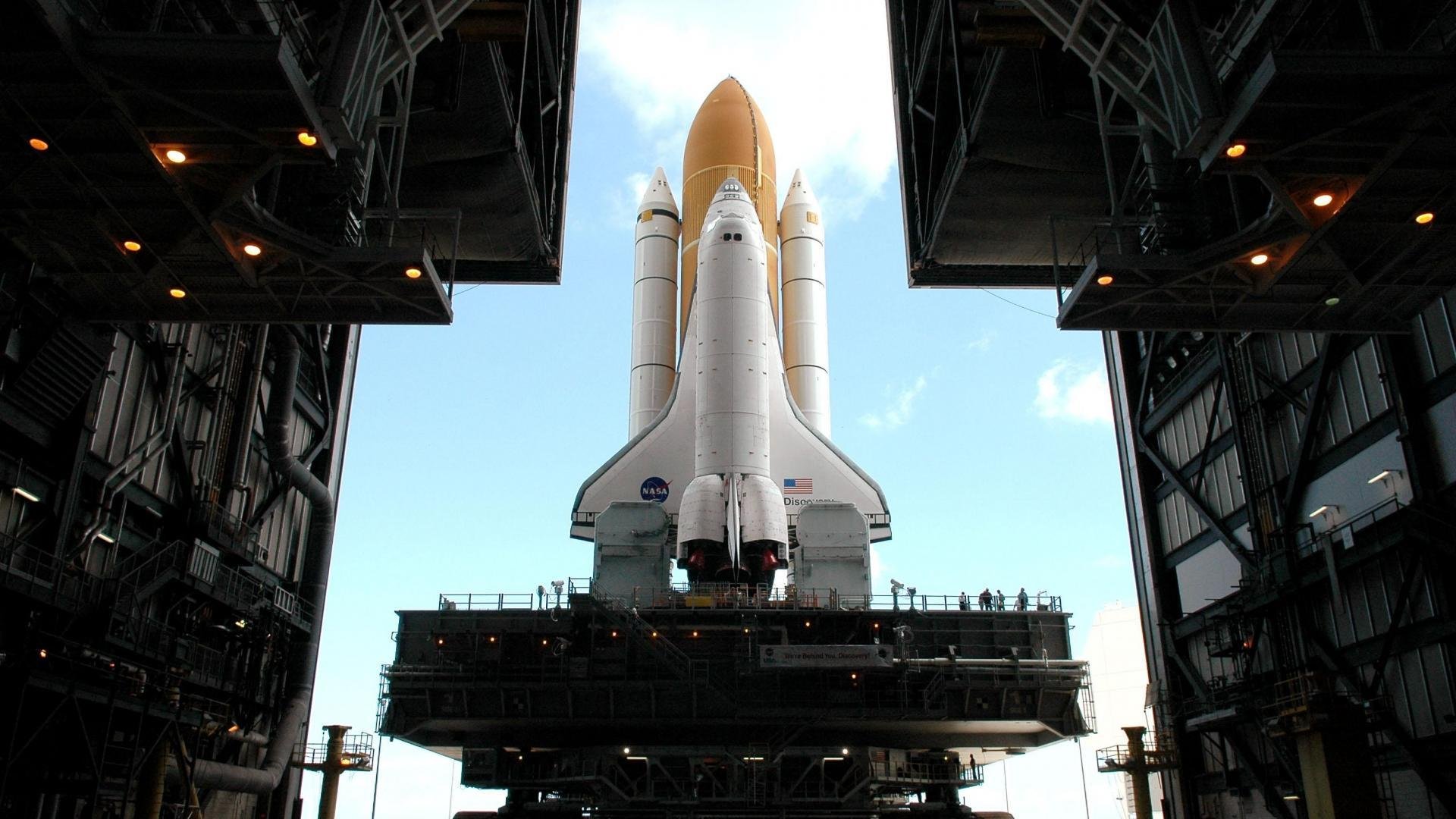 欧冠震撼夜！AC米兰5-0横扫塞维利亚，新星马丁内利独中三元刷新纪录