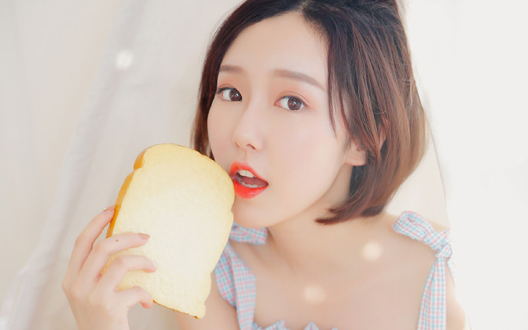 铁骑破晓,当马德里骑士在马背上演绎绿茵争冠战,门迪一箭刷新千年纪录