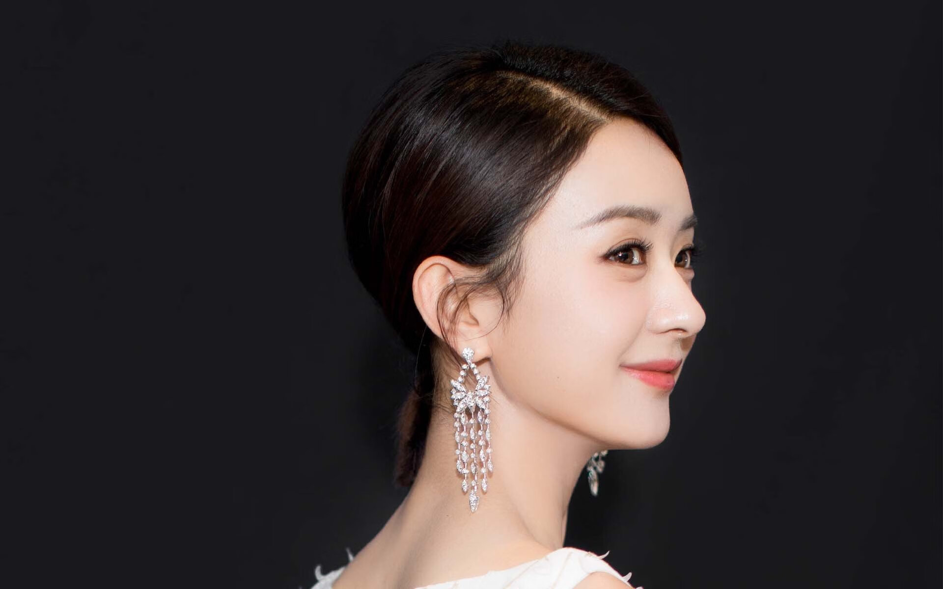 德甲争冠战暗藏北欧与非洲的隔空对决,丹麦与几内亚的血脉之战