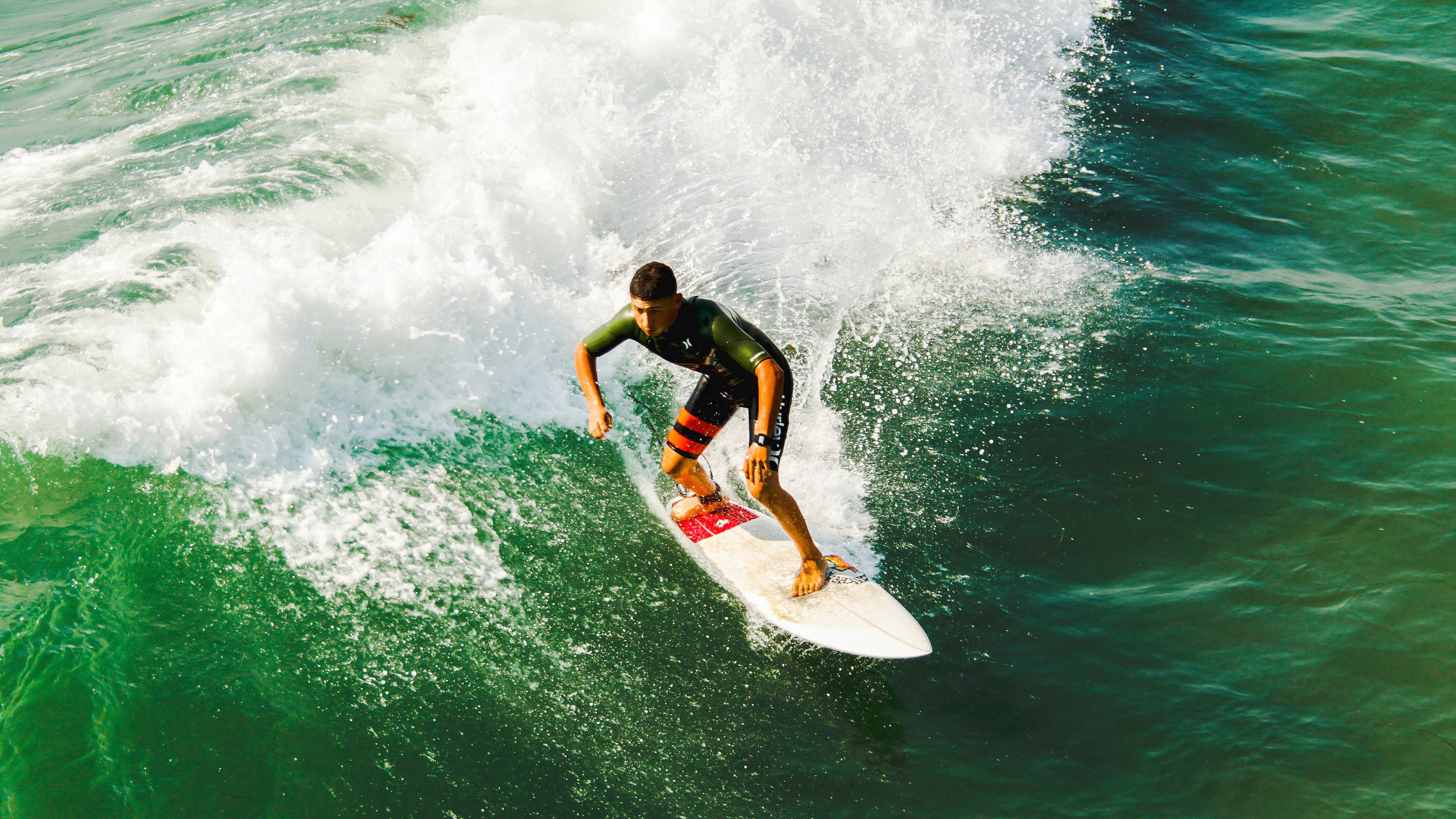 狂热之夜,当伯纳乌的山呼海啸与丹佛高原的沉默燃烧
